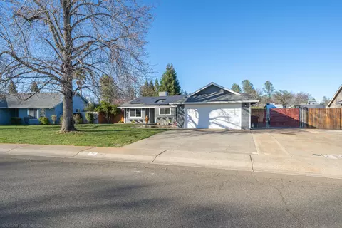 3345 Capricorn Way, Redding, CA 96002 photo 3