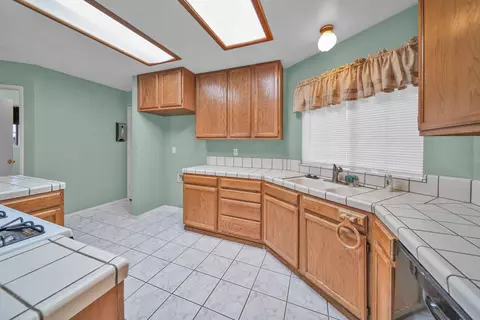 3638 Cherrywood Dr, Redding, CA 96002 photo 9
