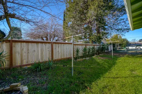 2031 Athens Ave, Redding, CA 96001 photo 40