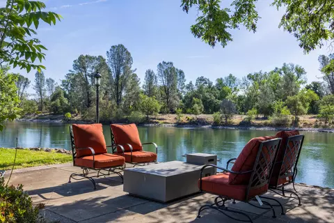 6189 Riverside Dr, Redding, CA 96001 photo 2