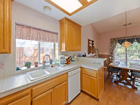 5926 Beaumont Dr, Redding, CA 96003 photo 8