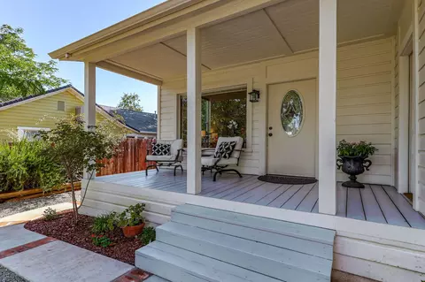 1056 Gilbert St, Redding, CA 96001 photo 3