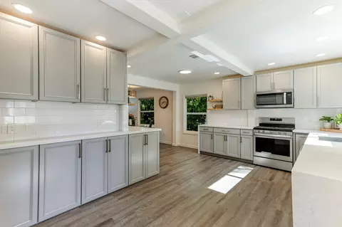 1056 Gilbert St, Redding, CA 96001 photo 11