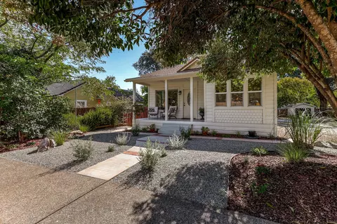 1056 Gilbert St, Redding, CA 96001 photo 2