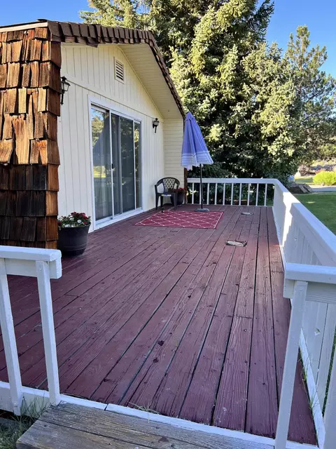 16741 Sanders Rd, Weed, CA 96094 photo 2