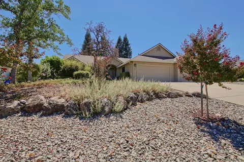 2094 Quartz Way, Redding, CA 96001 photo 2