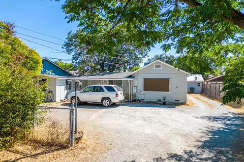 2711 Reservoir Ln, Redding, CA 96002 photo 1