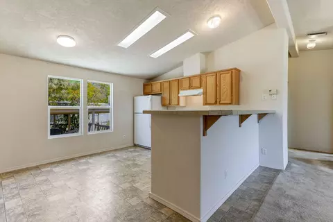 585 St Marks St, Redding, CA 96003 photo 5