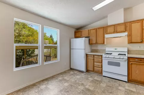 585 St Marks St, Redding, CA 96003 photo 3