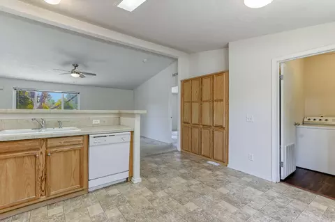 585 St Marks St, Redding, CA 96003 photo 4