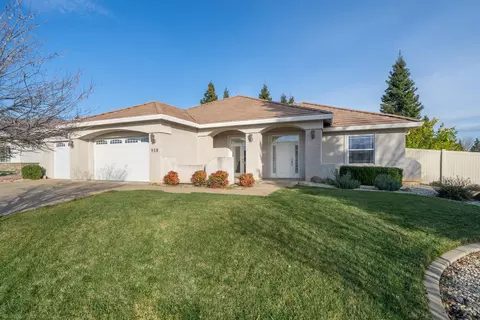 959 Coggins St, Redding, CA 96003 photo 2