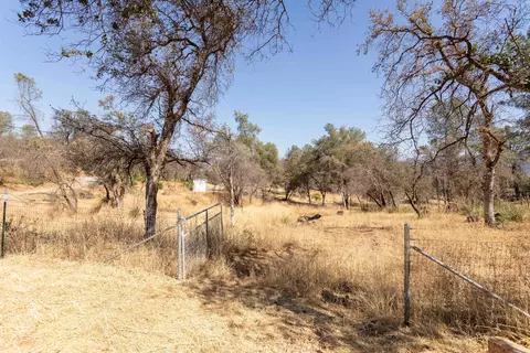13679 Old Oregon Trl, Redding, CA 96003 photo 2