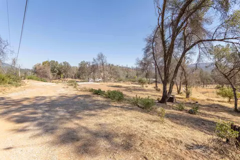 13679 Old Oregon Trl, Redding, CA 96003 photo 4