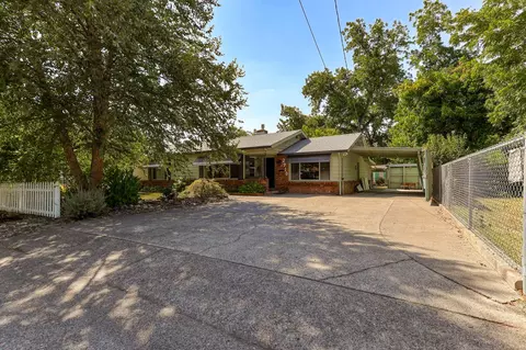 2910 Mahan St, Redding, CA 96001 photo 3
