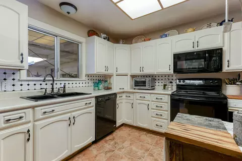 2910 Mahan St, Redding, CA 96001 photo 13