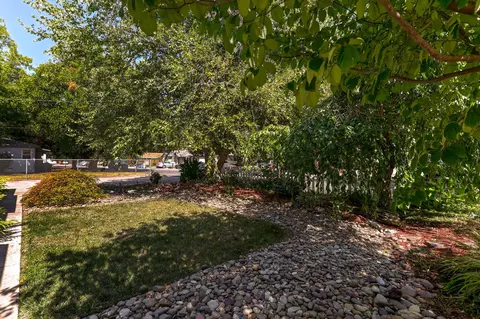 2910 Mahan St, Redding, CA 96001 photo 2