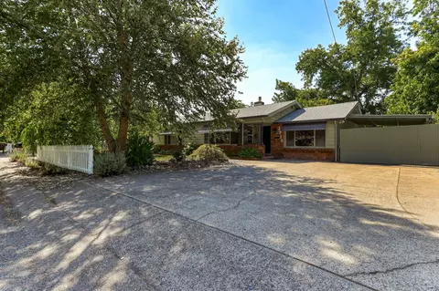 2910 Mahan St, Redding, CA 96001 photo 1