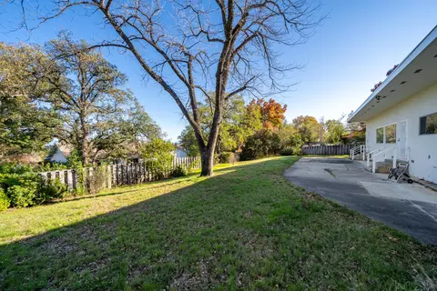 2105 Olive Ave, Redding, CA 96001 photo 28