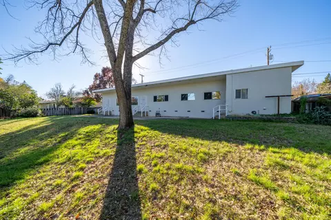 2105 Olive Ave, Redding, CA 96001 photo 27