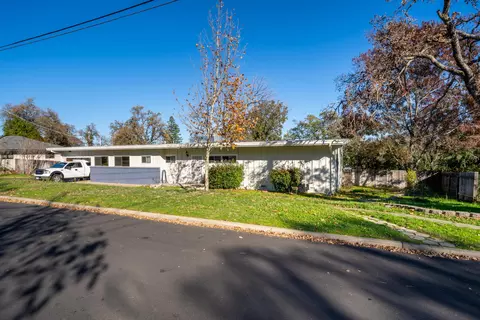 2105 Olive Ave, Redding, CA 96001 photo 2