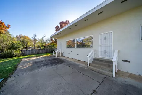 2105 Olive Ave, Redding, CA 96001 photo 29