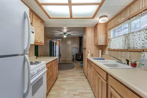 18065 Pine St, Lakehead, CA 96051 photo 3