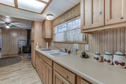 18065 Pine St, Lakehead, CA 96051 photo 2