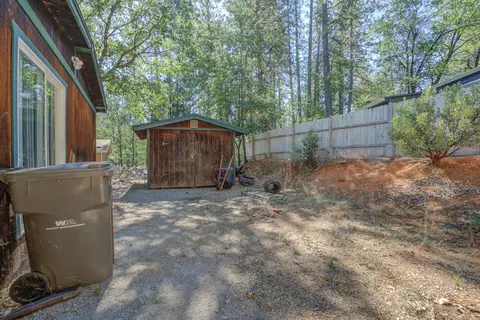 18065 Pine St, Lakehead, CA 96051 photo 27