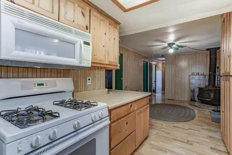 18065 Pine St, Lakehead, CA 96051 photo 4
