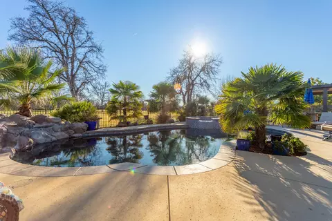 2164 Hope Ln, Redding, CA 96003 photo 2