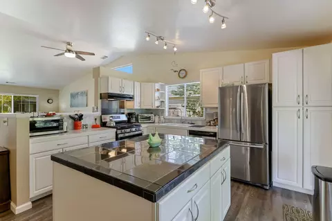 2133 Hemingway St, Redding, CA 96003 photo 1