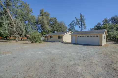 10691 Old Oregon Trl, Redding, CA 96003 photo 2