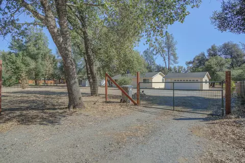 10691 Old Oregon Trl, Redding, CA 96003 photo 1