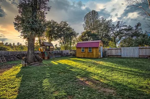 1143 Dominion Dr, Redding, CA 96002 photo 2