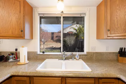 2111 Sophy Pl, Redding, CA 96003 photo 3