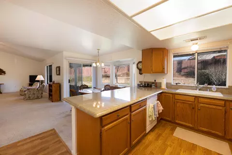 2111 Sophy Pl, Redding, CA 96003 photo 6