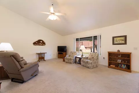 2111 Sophy Pl, Redding, CA 96003 photo 2