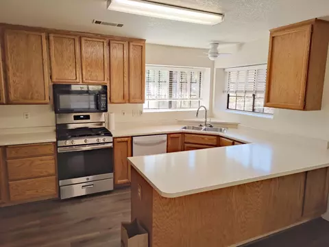 5756 Beaumont Dr, Redding, CA 96003 photo 2