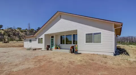 16282 Laurie Ann Ln, Redding, CA 96001 photo 2