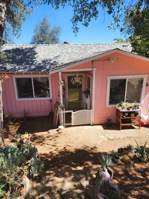 2405 West St, Redding, CA 96001 photo 3