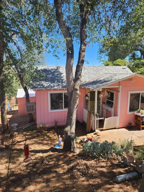 2405 West St, Redding, CA 96001 photo 2