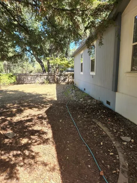 20113 Cindy Ln, Redding, CA 96002 photo 3