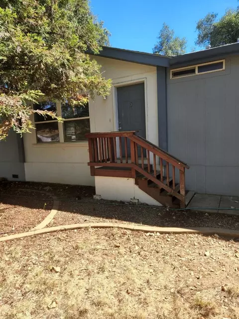 20113 Cindy Ln, Redding, CA 96002 photo 2
