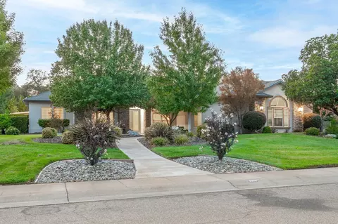 3370 Wimbledon Dr, Redding, CA 96002 photo 2