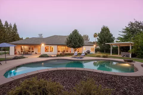 3370 Wimbledon Dr, Redding, CA 96002 photo 1