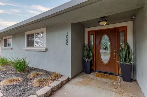 1080 Mistletoe Ln, Redding, CA 96002 photo 2