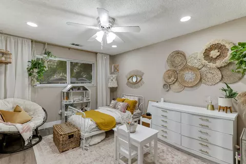 1080 Mistletoe Ln, Redding, CA 96002 photo 17