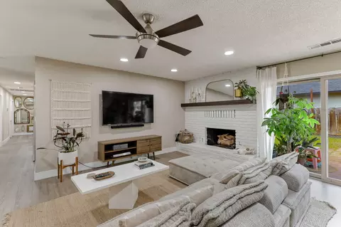 1080 Mistletoe Ln, Redding, CA 96002 photo 13