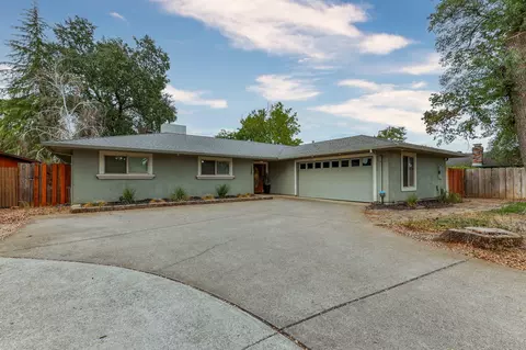 1080 Mistletoe Ln, Redding, CA 96002 photo 1