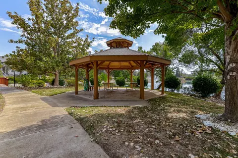 144 Franciscan Trl, Redding, CA 96003 photo 4